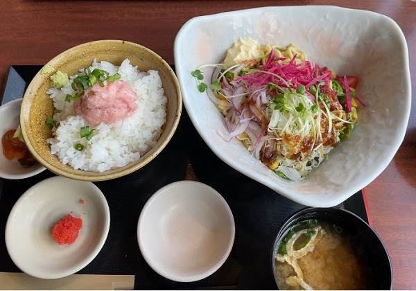 北の味紀行と地酒 北海道 ランチ ラーメンサラダとねぎとろ小丼