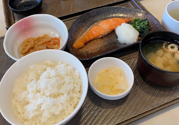 すかいらーく ガスト モーニング 焼鮭朝定食