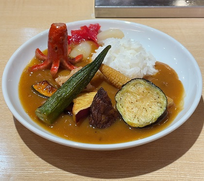 串家物語 カレーライス 素揚げ野菜とたこウィンナートッピング