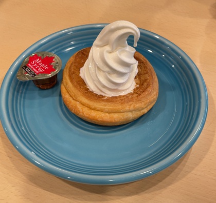 ジョナサン 焼きたてデニッシュ ソフトクリーム添え