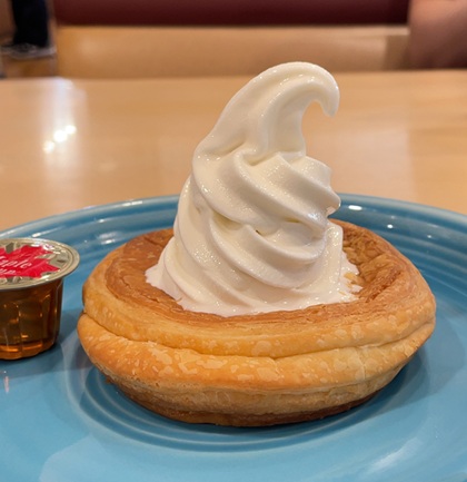 ジョナサン 焼きたてデニッシュ ソフトクリーム添え