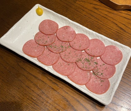 金の蔵 池袋 食べ飲み放題 おつまみサラミ