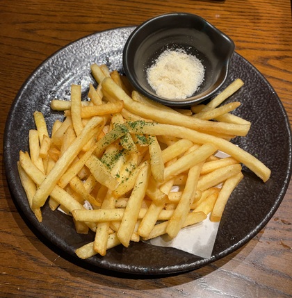 金の蔵 池袋 食べ飲み放題 ポテトフライ(謎の粉)
