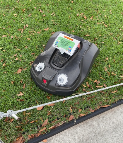 宮下公園 北芝生ひろば 自動芝刈り機