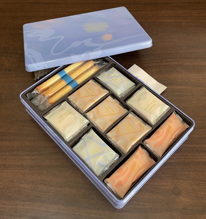 ホッカンホールディングス 株主優待 2025 お菓子缶セット ヨックモック サンクデリス 44個入り