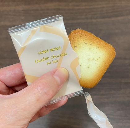 ホッカンホールディングス 株主優待 2025 お菓子缶セット ヨックモック サンクデリス 44個入り