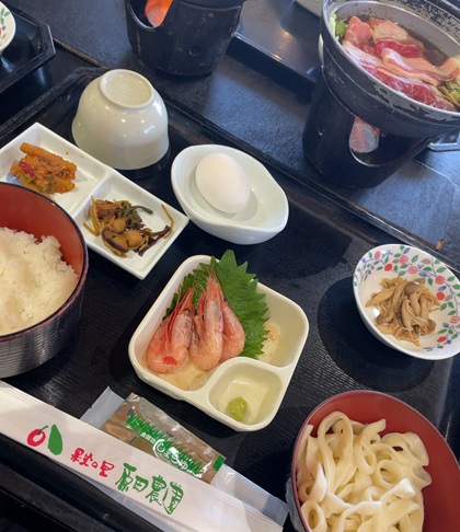 オリオンツアー 【群馬・栃木】キラッキラの秋!特選牛すき焼きと甘エビ食べ放題&あしかがフラワーパーク「光の花の庭」イルミネーション&秋の味覚ダブル「りんご狩り!野菜詰め放題!」 原田農園 昼食