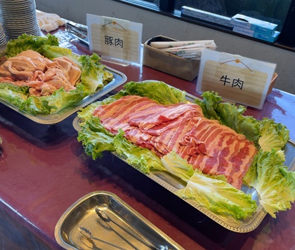 オリオンツアー 【群馬・栃木】キラッキラの秋!特選牛すき焼きと甘エビ食べ放題&あしかがフラワーパーク「光の花の庭」イルミネーション&秋の味覚ダブル「りんご狩り!野菜詰め放題!」 原田農園 昼食