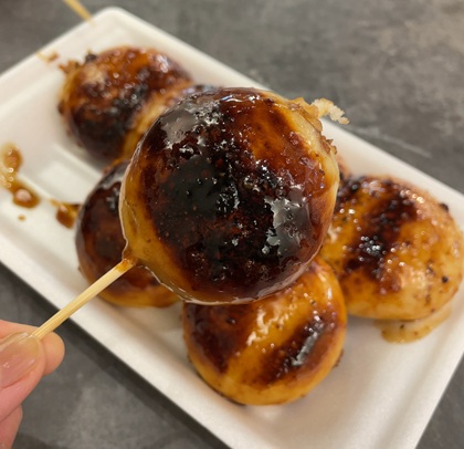 オリオンツアー 【群馬・栃木】キラッキラの秋!特選牛すき焼きと甘エビ食べ放題&あしかがフラワーパーク「光の花の庭」イルミネーション&秋の味覚ダブル「りんご狩り!野菜詰め放題!」 道の駅 まえばし赤城 わぬき屋 焼きまんじゅう あんこ入り焼きまんじゅう