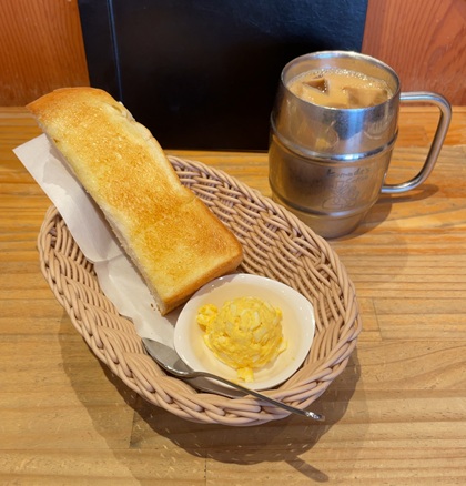 コメダ珈琲店 モーニング アイスオーレ たっぷりサイズ トースト 手作りたまごペースト