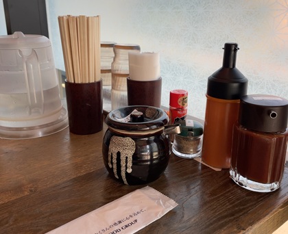 名代トンカツ かつ満 コモレ四谷店 卓上備品