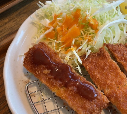 名代トンカツ かつ満 コモレ四谷店 ランチタイム ロースカツ定食 ドレッシング ソース