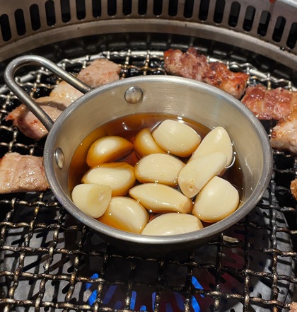 サムギョプサル★韓国屋台 マシッタ・マシッタ 赤羽 食べ飲み放題 焼きニンニク