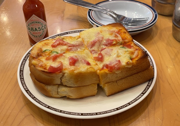 コメダ珈琲店 たっぷりたまごのピザトースト