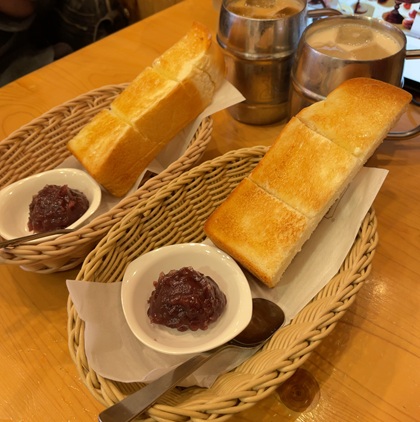 コメダ珈琲店 モーニング アイスオーレ たっぷりサイズ トースト＆コメダ特製おぐらあん＆バター