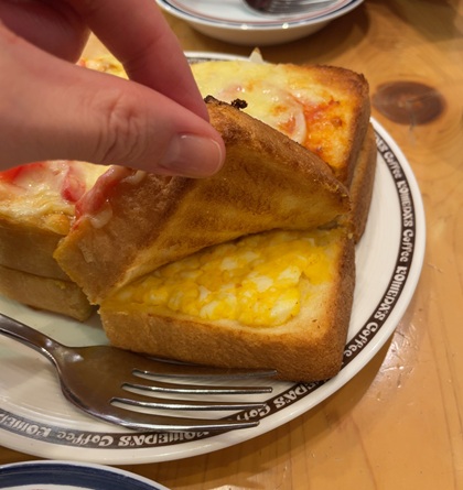 コメダ珈琲店 たっぷりたまごのピザトースト