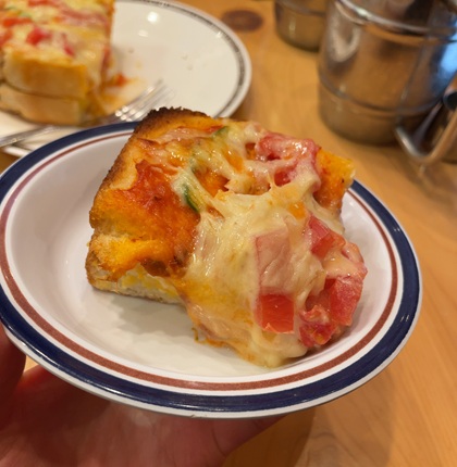 コメダ珈琲店 たっぷりたまごのピザトースト