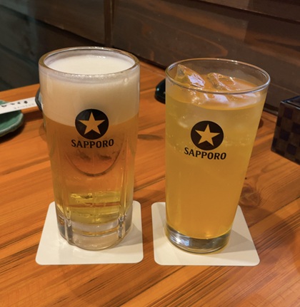 エー・ピーホールディングス 株主優待 なきざかな 新宿はなれ 選べる鮮魚の岡持ちコース 飲み放題 生ビール 温州みかんサワー 