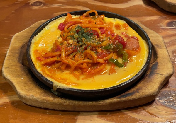 てけてけ 名古屋っぽい鉄板ナポリタン