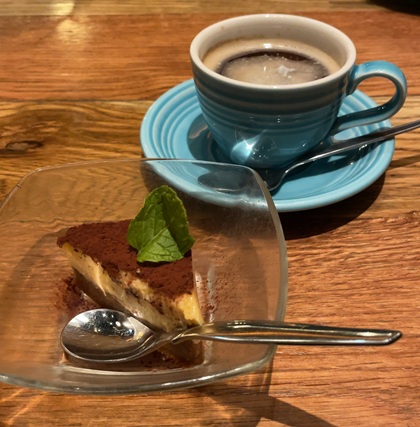 テンアライド ミートキッチン log50 ティラミス ホットコーヒー