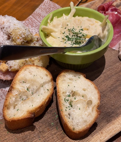 HangOut HangOver コース チーズコールスローディップ‐バゲット添え‐