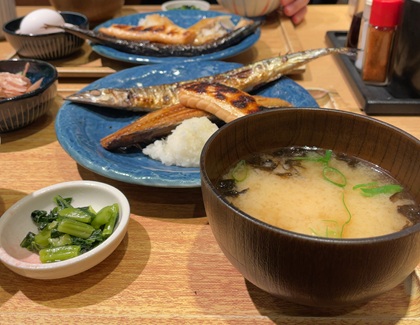 テンアライド 湊や磯吉食堂 池袋東口店 焼魚 ランチ 湊や三種食べくらべ定食 みそ汁 お新香