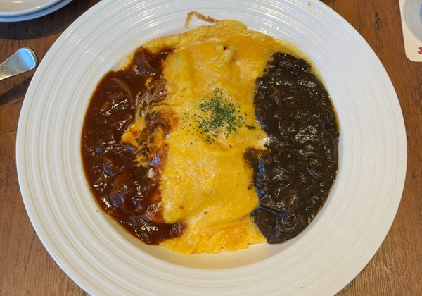 キリンホールディングス 株主優待 キリンシティ ランチ 赤・黒ハーフのオムライス