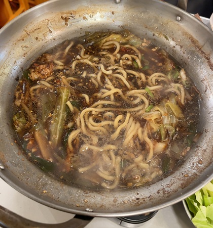 博多劇場 黒醤油もつ鍋 〆ちゃんぽん麺