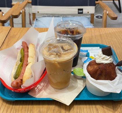 アダストリア アンドエスティHD 株主優待 BAYFLOW Cafe ベイフローカフェ ベイフローホットドッグ プレーン アイスカフェラテ アイスコーヒー 生ドーナツ 濃厚生チョコ