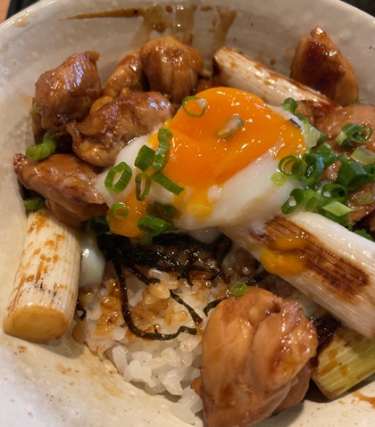 ヴィアホールディングス 株主優待 いちげん ランチ 日替わりランチ 焼き鳥丼とざるそば定食