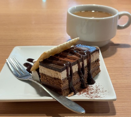 ヴィアホールディングス 株主優待 いちげん ランチ チョコケーキ