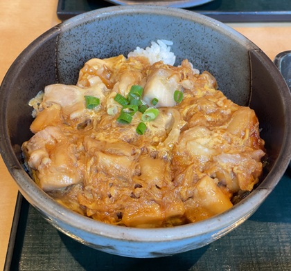 ヴィアホールディングス 株主優待 いちげん ランチ 日替わりランチ 親子丼とざるそば定食