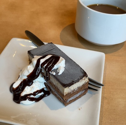 ヴィアホールディングス 株主優待 いちげん ランチ チョコケーキ